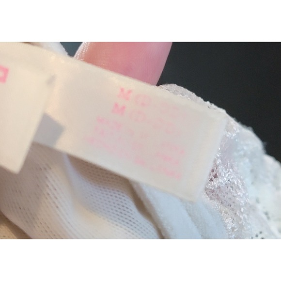 Victoria's Secret PINK Lightly Lined Bra Ivory Off White Lace Peek A Boo Medium - Picture 7 of 8